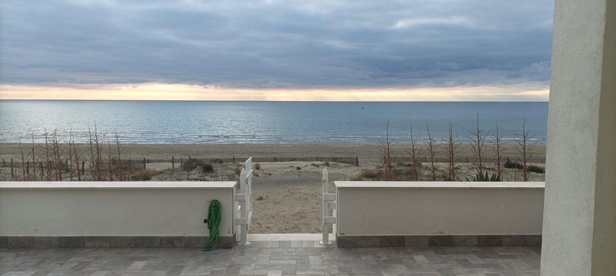 The Suite On The Beach Торваяника Екстериор снимка