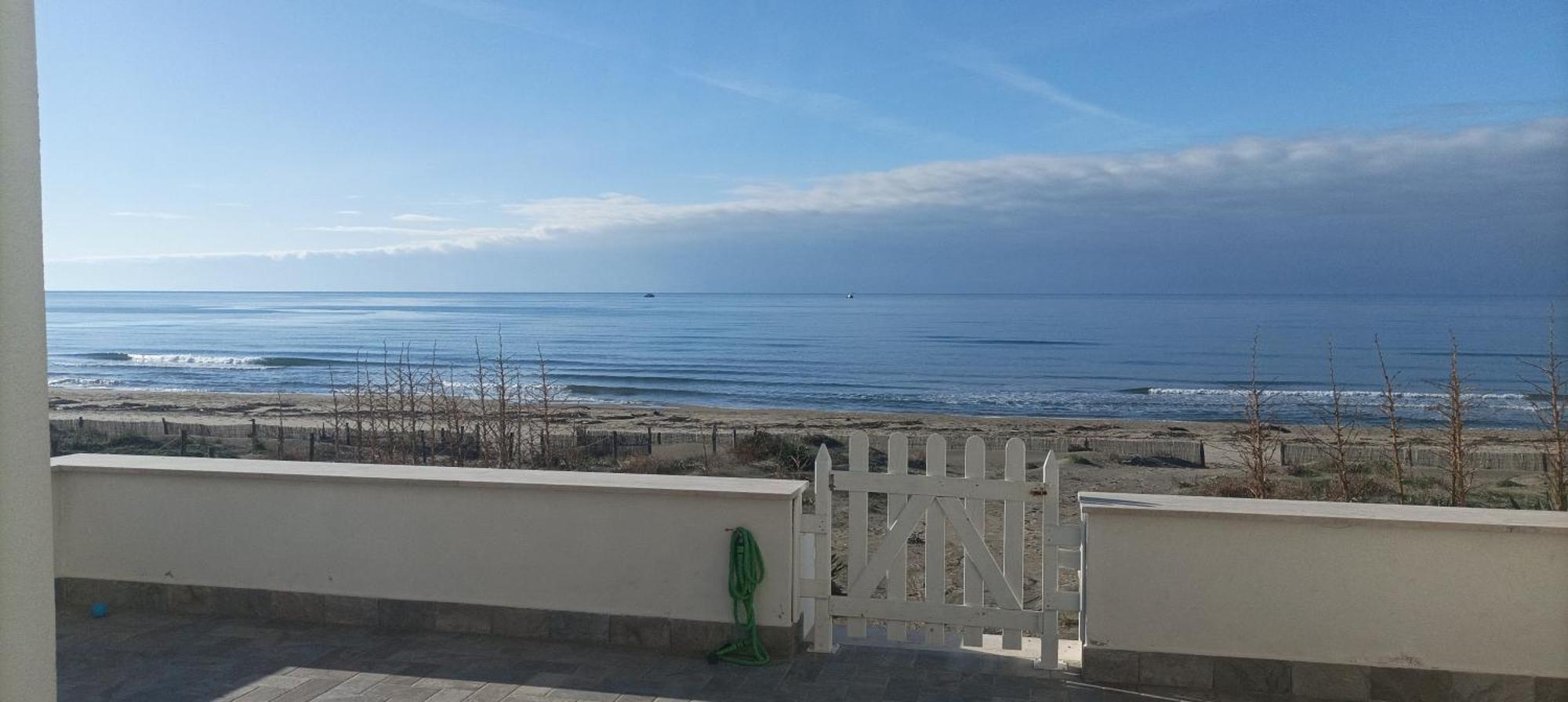 The Suite On The Beach Торваяника Екстериор снимка